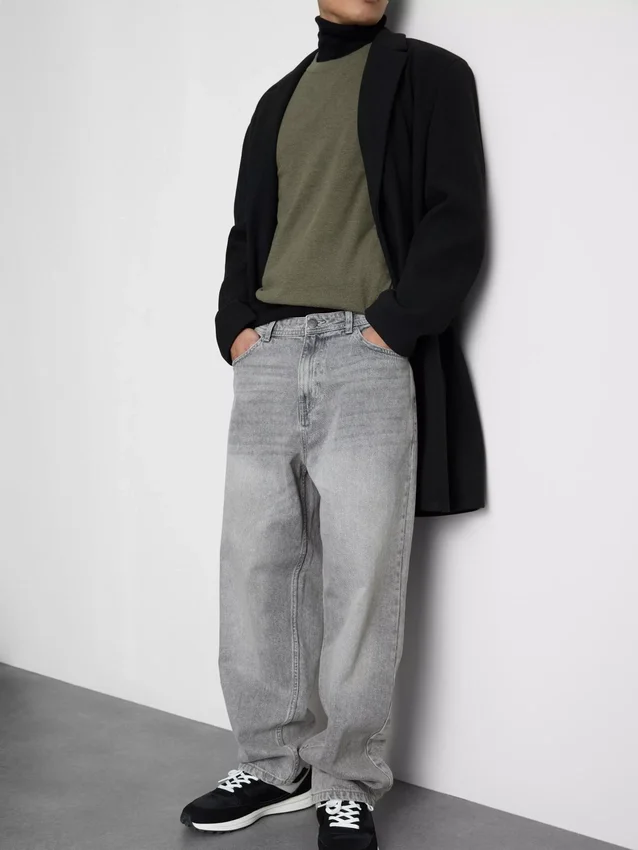 Mid-rise relaxed straight leg jeans