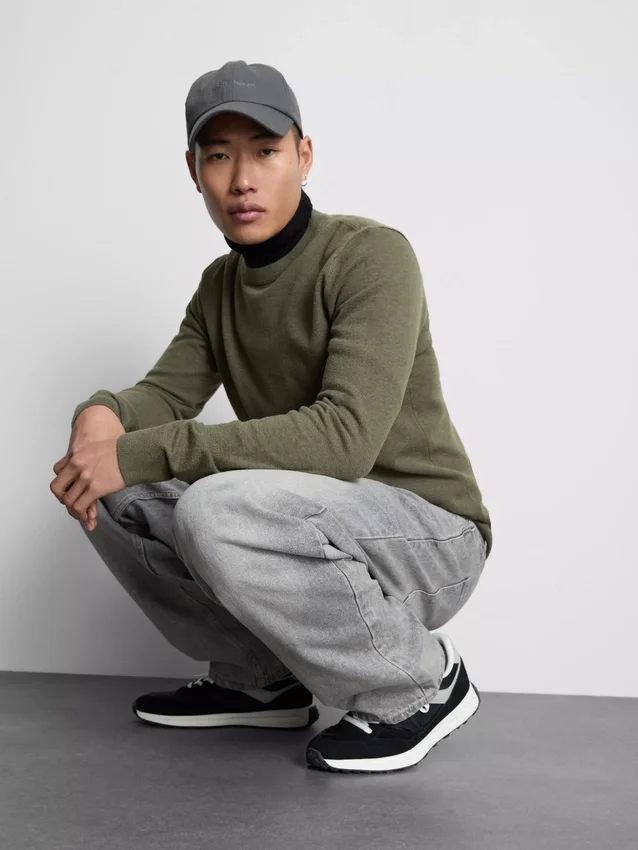 Mid-rise relaxed straight leg jeans