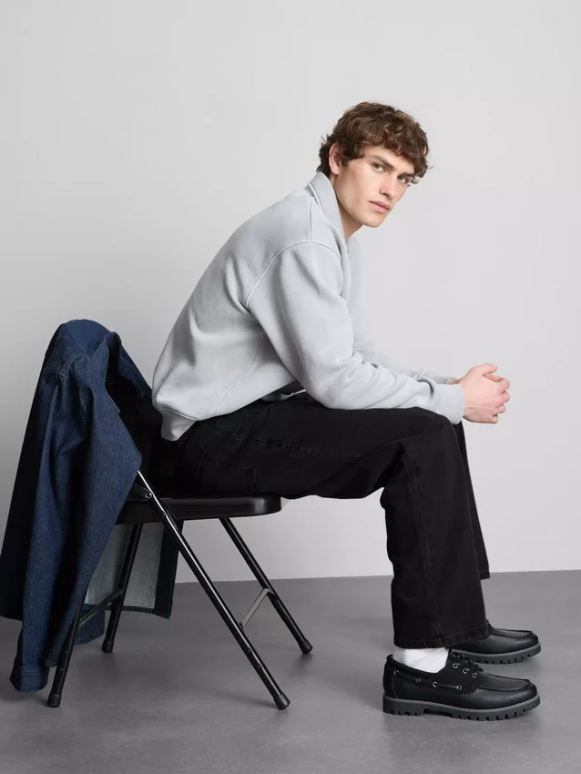 Mid-rise relaxed straight leg jeans