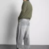 Mid-rise relaxed straight leg jeans