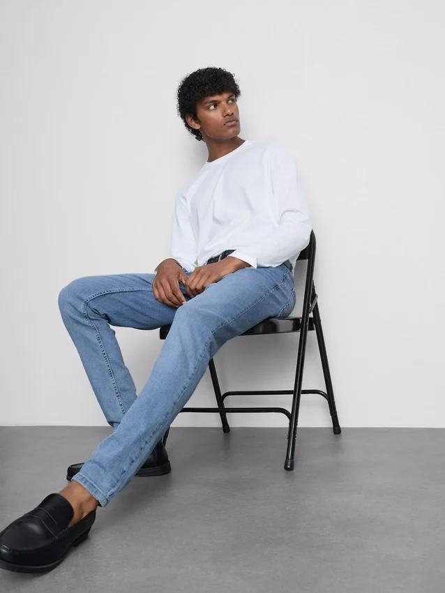 Mid-rise skinny jeans