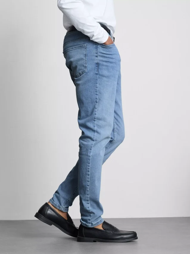 Mid-rise skinny jeans
