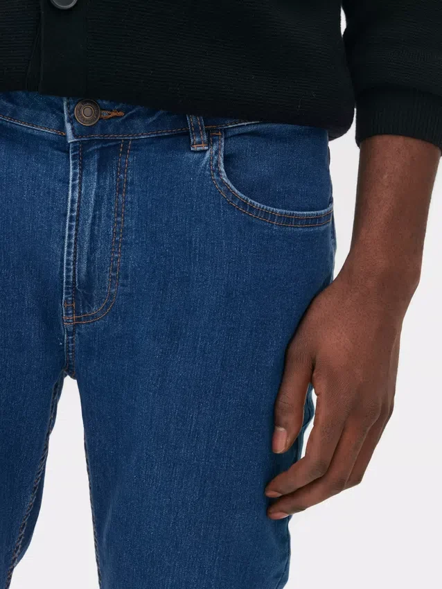 Mid-rise skinny jeans