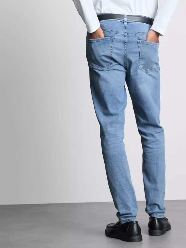 Mid-rise skinny jeans