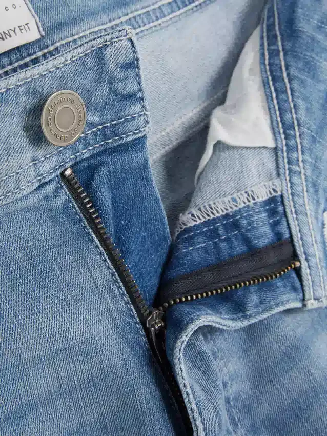 Mid-rise skinny jeans