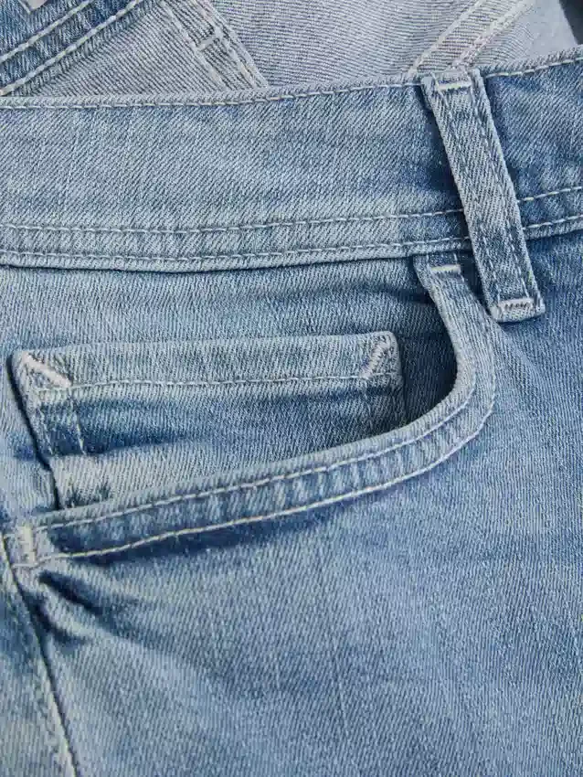 Mid-rise skinny jeans
