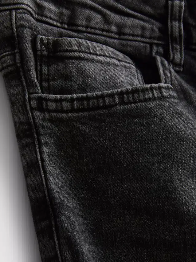 Mid-rise skinny jeans