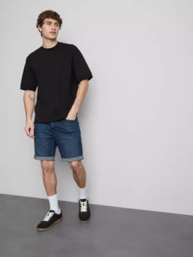 Mid-rise slim denim shorts