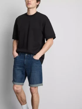 Mid-rise slim denim shorts