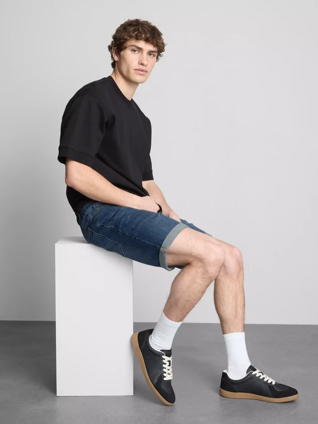 Mid-rise slim denim shorts