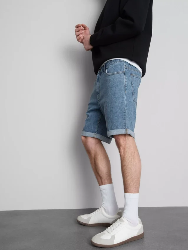 Mid-rise slim denim shorts