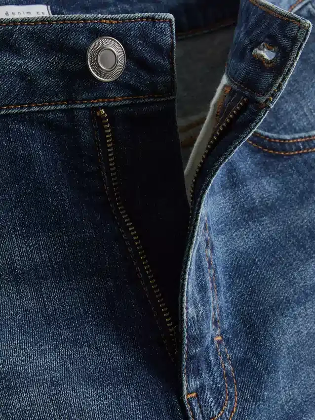 Mid-rise slim denim shorts
