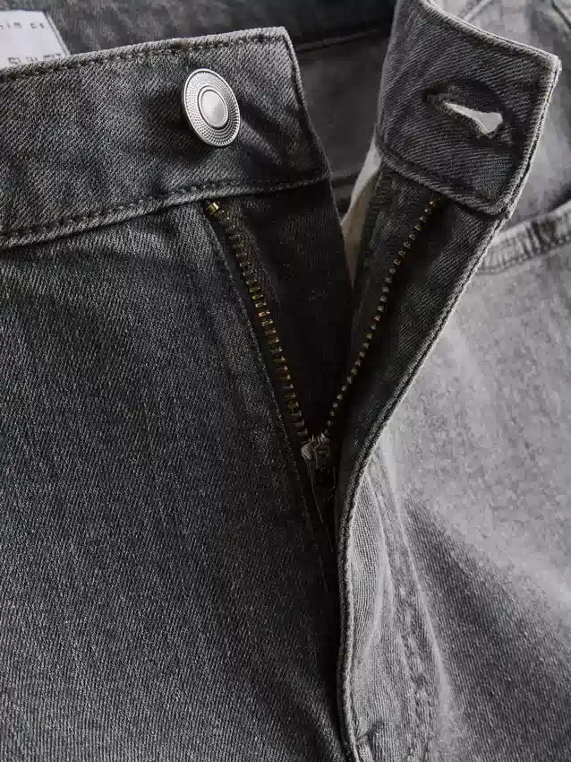 Mid-rise slim denim shorts