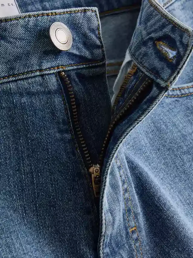 Mid-rise slim denim shorts