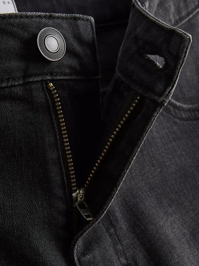 Mid-rise slim denim shorts