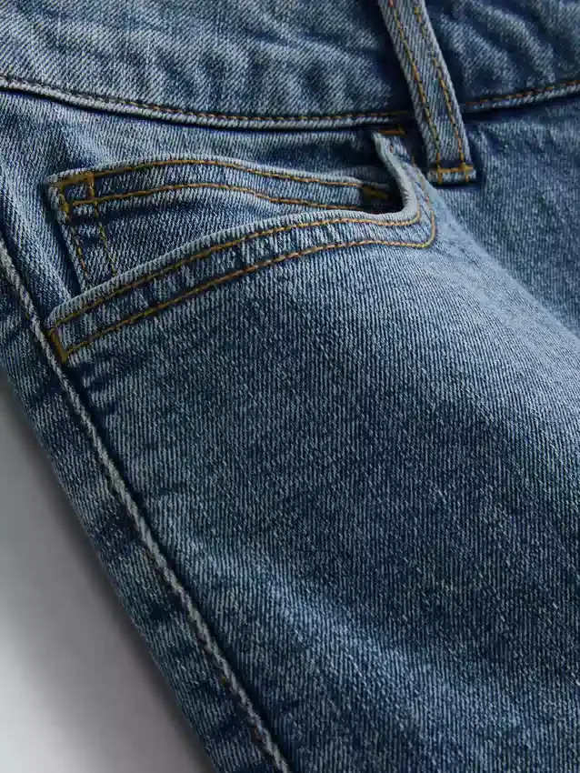 Mid-rise slim denim shorts
