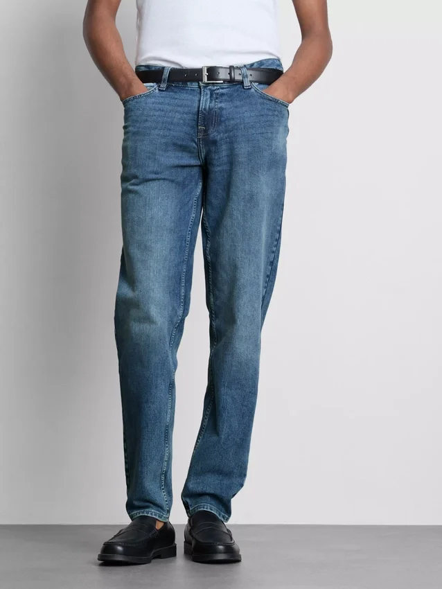 Mid-rise slim fit jeans