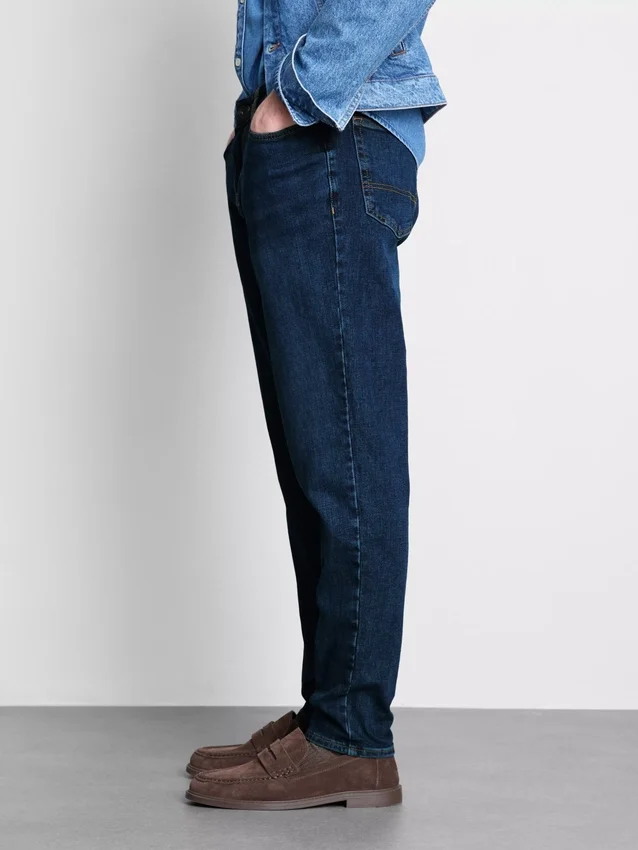 Mid-rise slim fit jeans