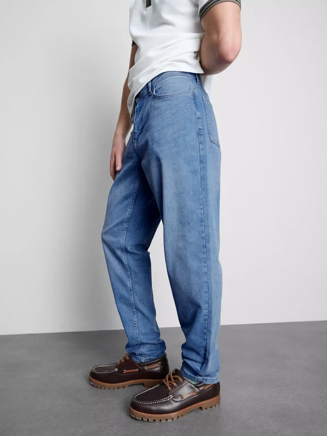 Mid-rise slim fit jeans