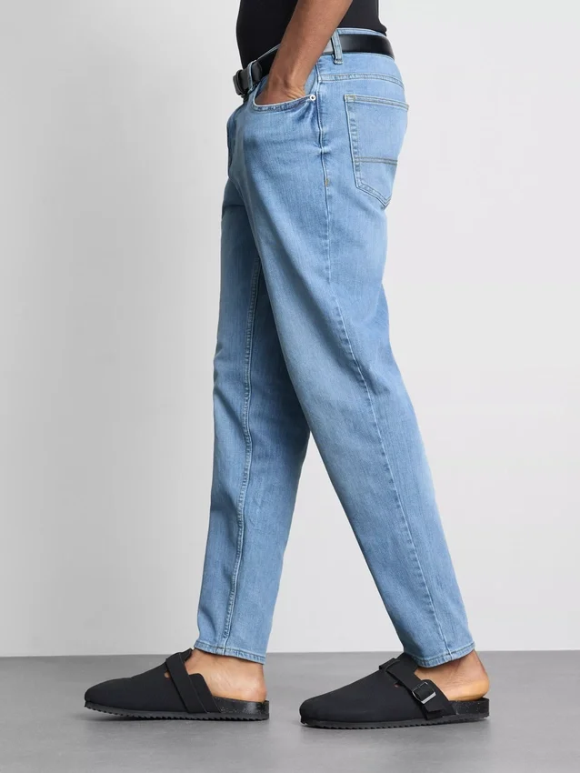 Mid-rise slim fit jeans