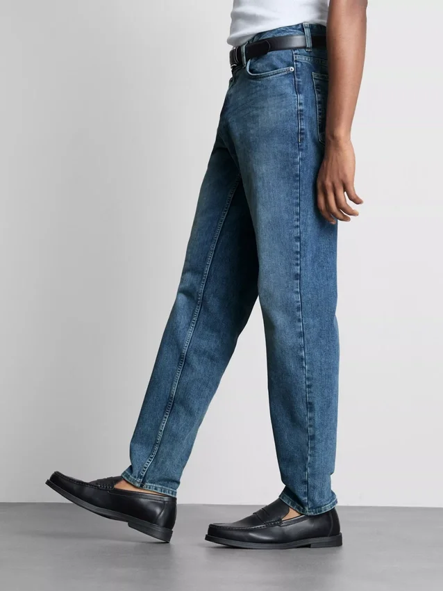 Mid-rise slim fit jeans