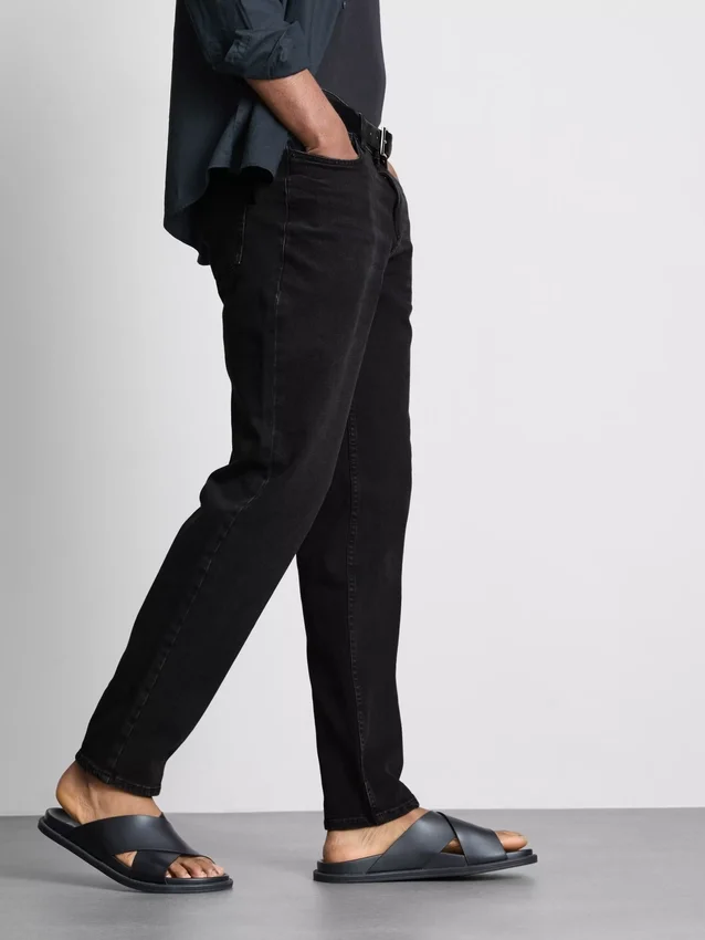 Mid-rise slim fit jeans