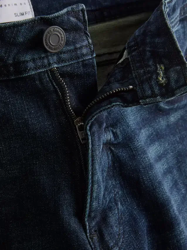 Mid-rise slim fit jeans