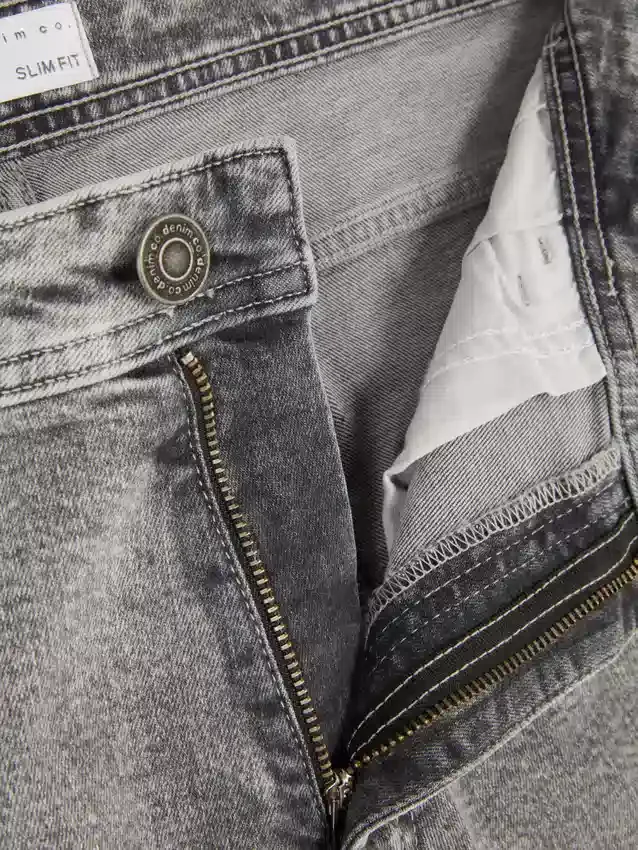 Mid-rise slim fit jeans