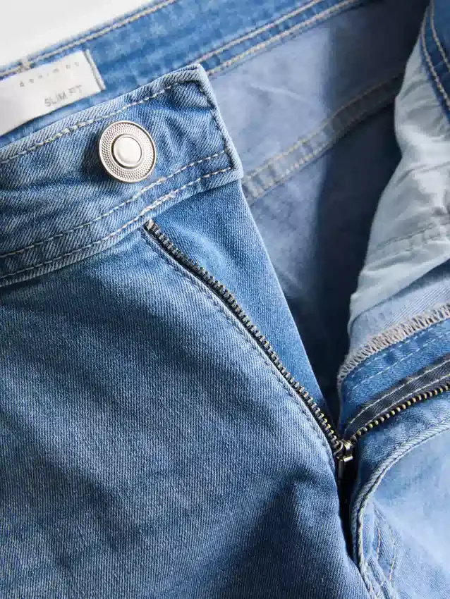 Mid-rise slim fit jeans