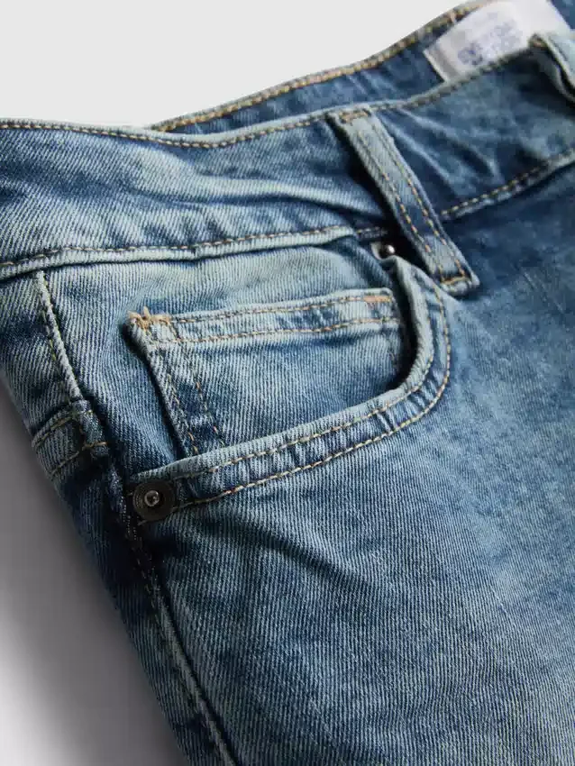Mid-rise slim fit jeans