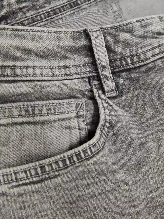 Mid-rise slim fit jeans