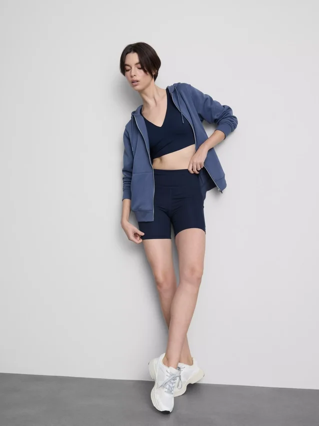 Mid-rise smooth support active yoga shorts