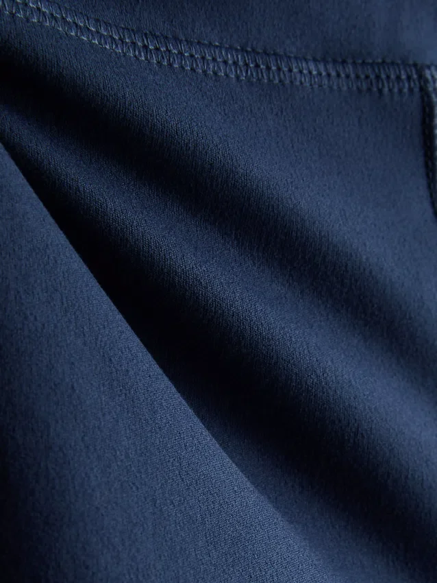 Mid-rise smooth support active yoga shorts