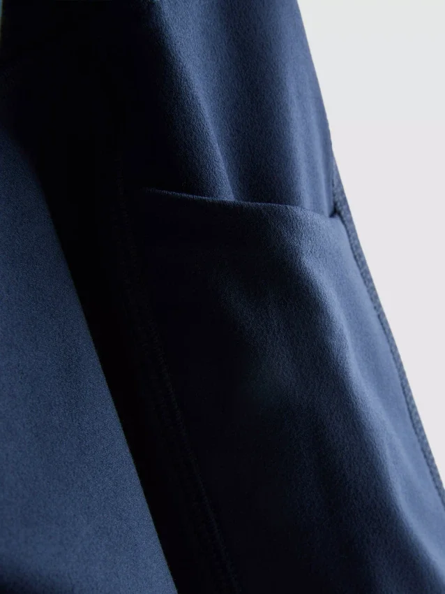Mid-rise smooth support active yoga shorts