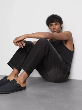 Mid-rise straight-leg jeans