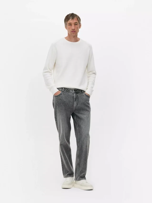 Mid-rise straight-leg jeans