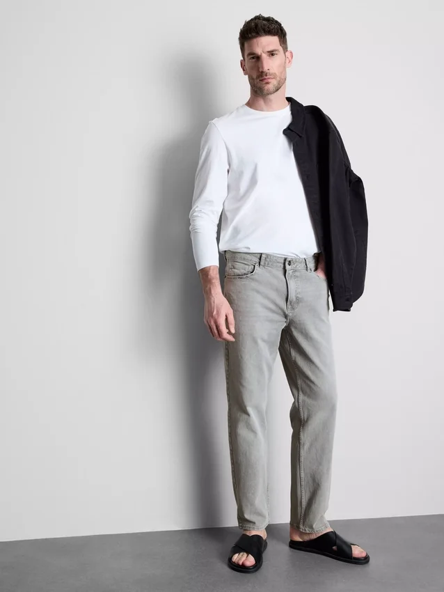 Mid-rise straight-leg jeans