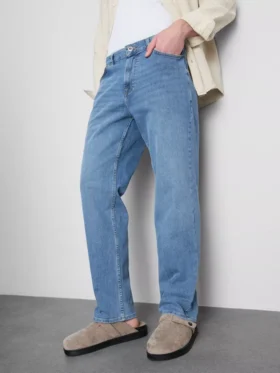 Mid-rise straight-leg jeans