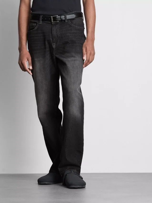 Mid-rise straight-leg jeans