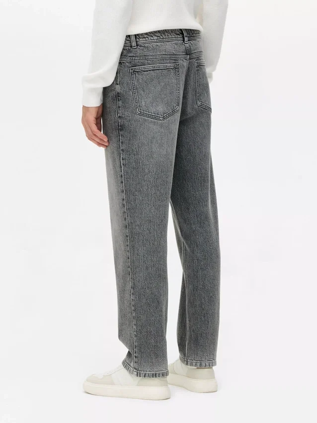 Mid-rise straight-leg jeans