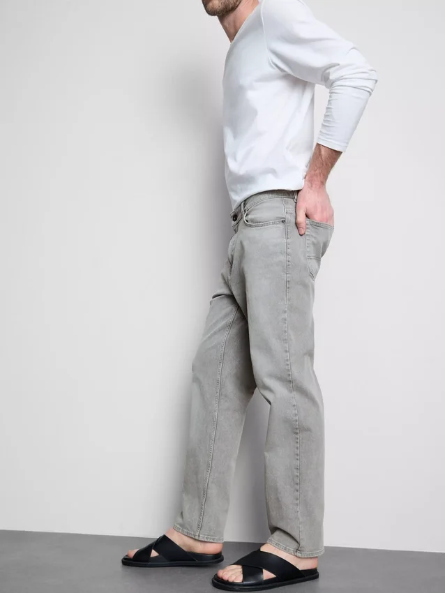 Mid-rise straight-leg jeans