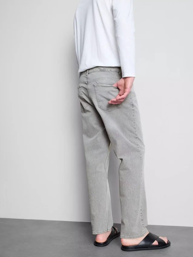 Mid-rise straight-leg jeans