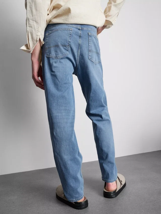 Mid-rise straight-leg jeans