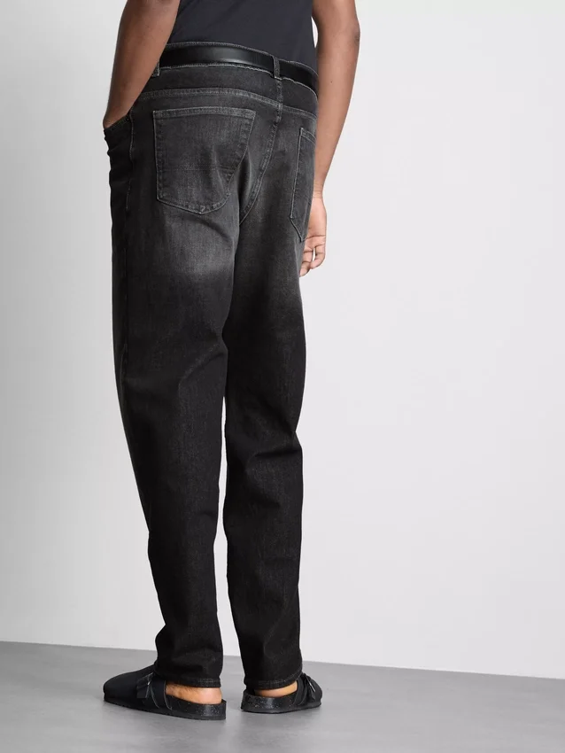 Mid-rise straight-leg jeans