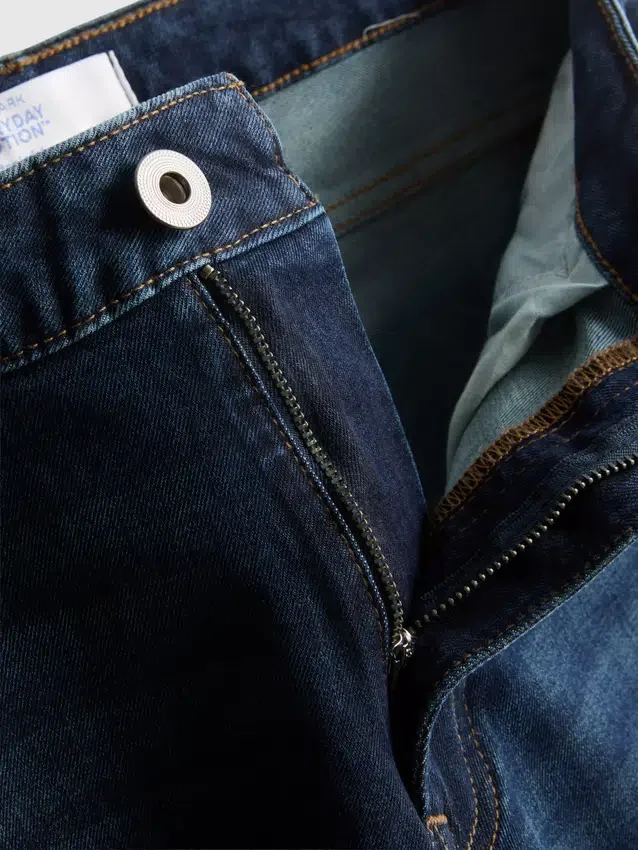 Mid-rise straight-leg jeans