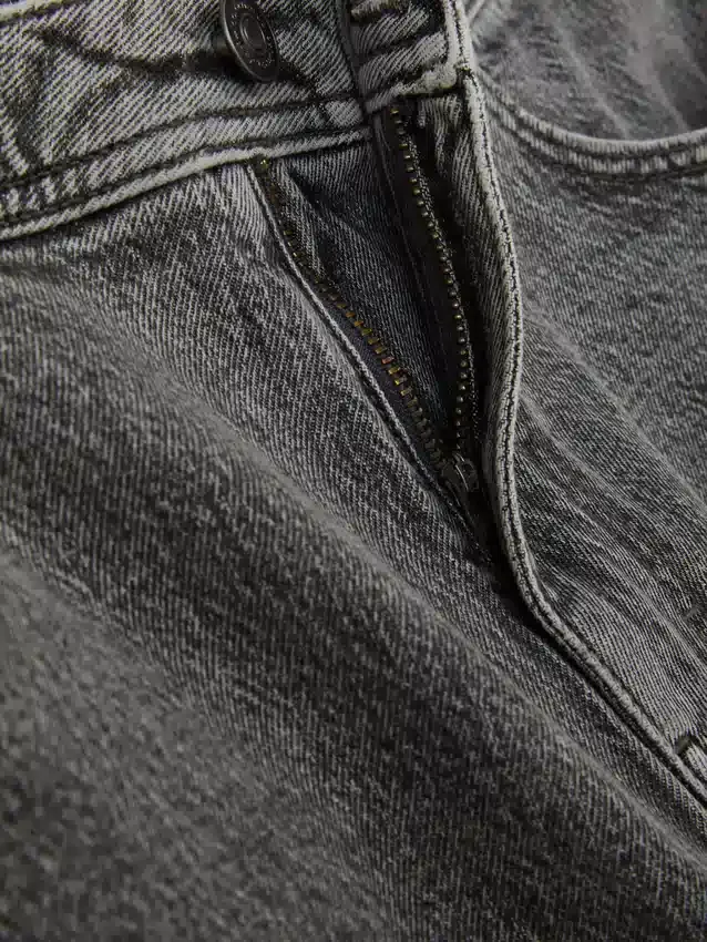 Mid-rise straight-leg jeans