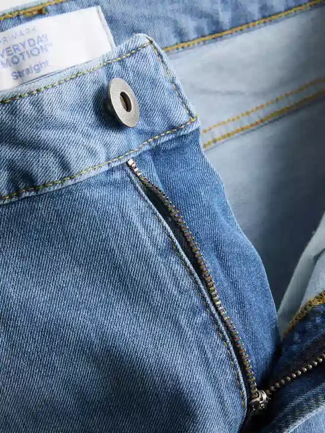 Mid-rise straight-leg jeans