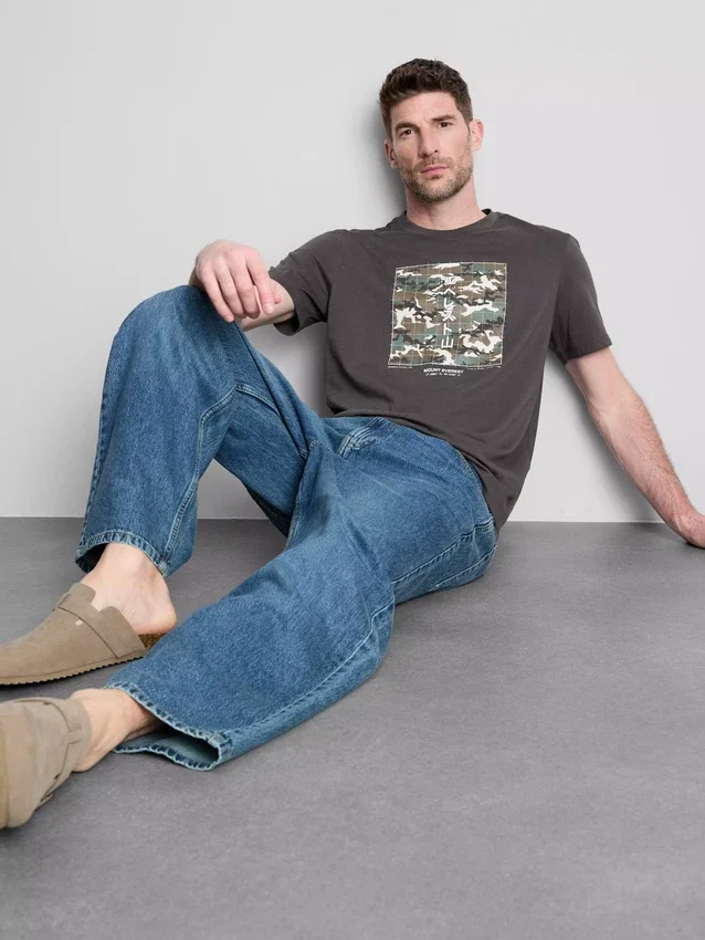 Mount everest graphic t-shirt