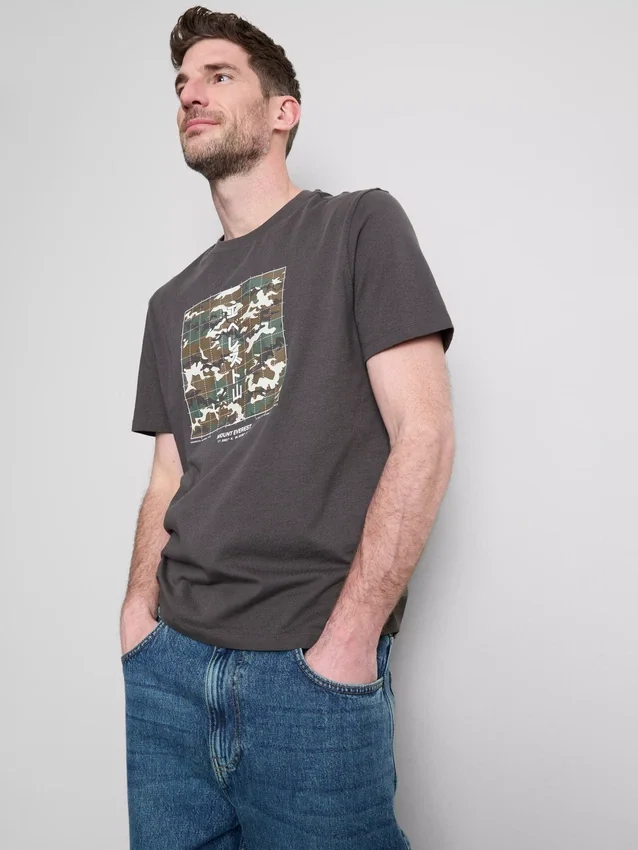 Mount everest graphic t-shirt