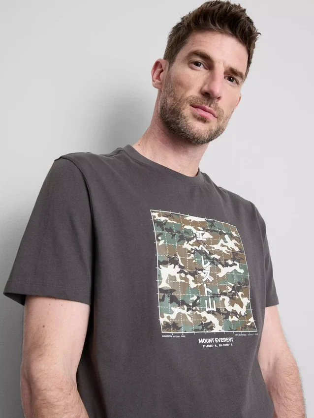 Mount everest graphic t-shirt